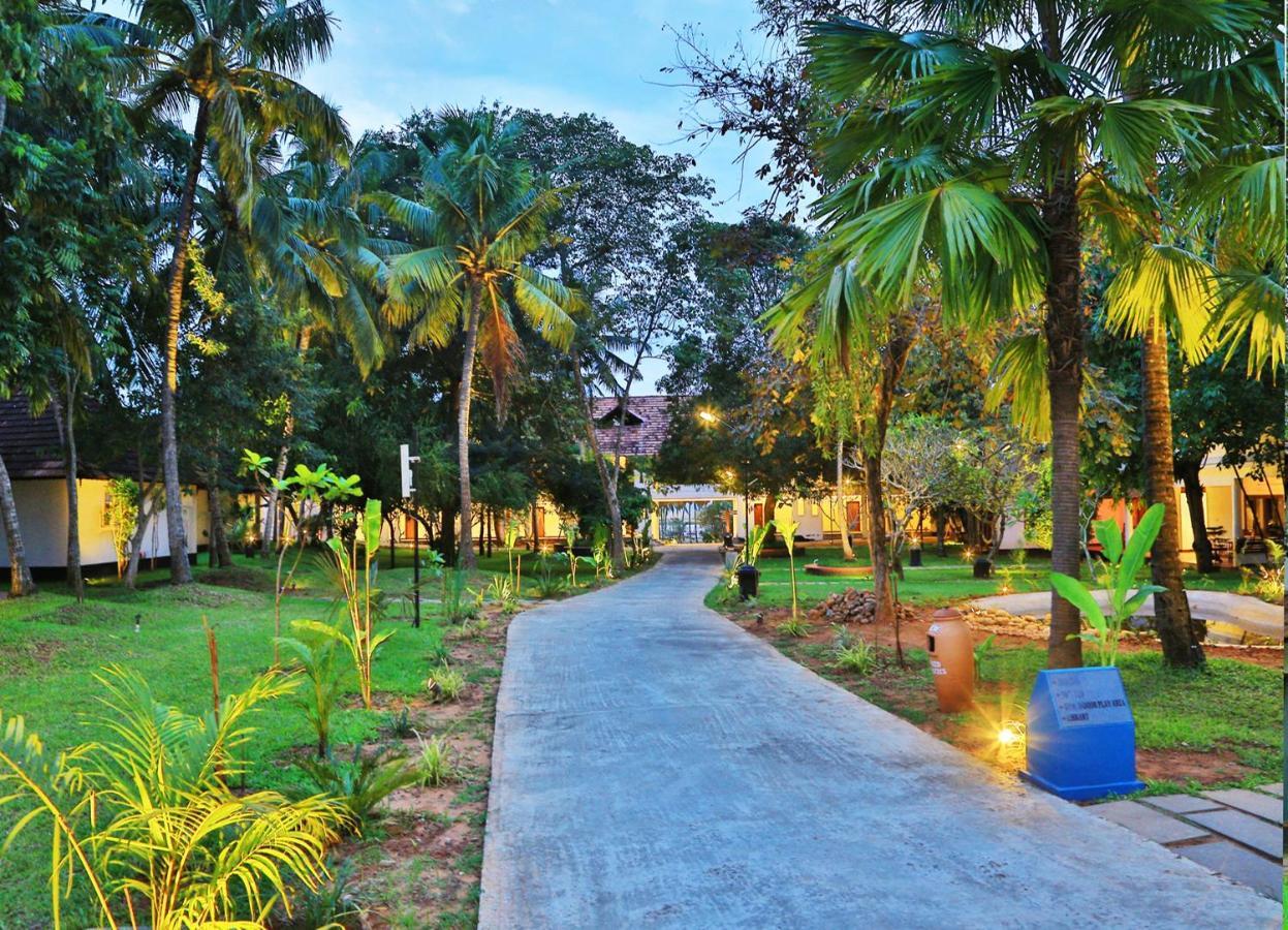 Estuary Sarovar Premiere Poovar Island Dış mekan fotoğraf