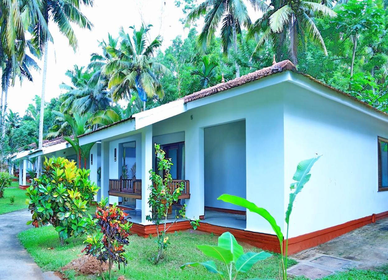 Estuary Sarovar Premiere Poovar Island Dış mekan fotoğraf