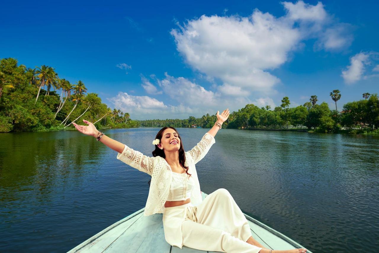 Estuary Sarovar Premiere Poovar Island Dış mekan fotoğraf